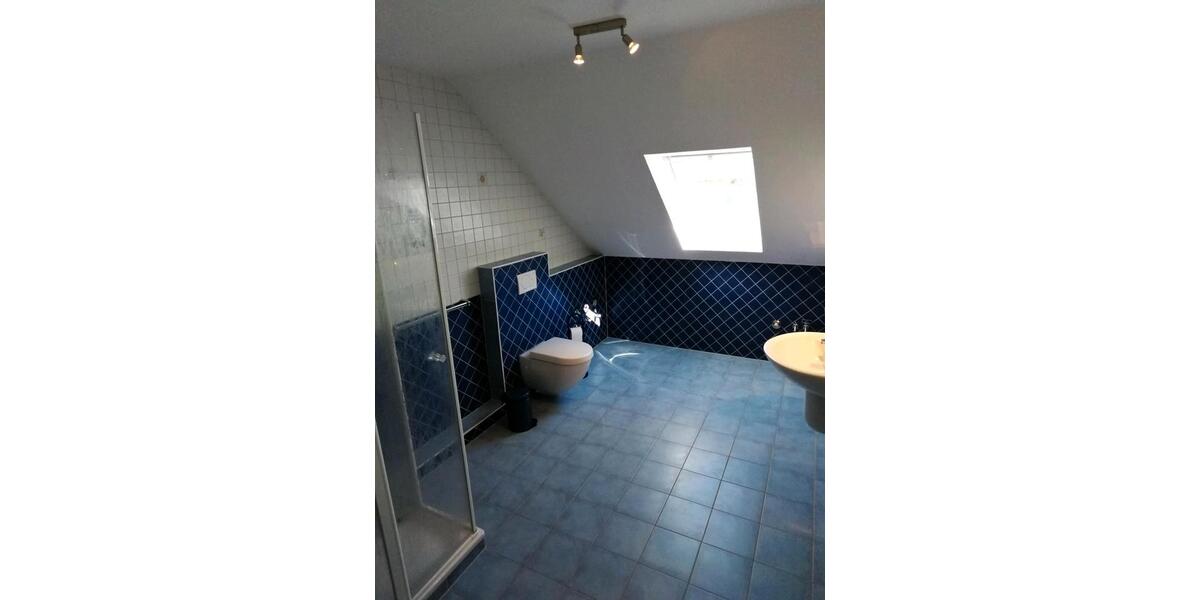 2 Zimmer Dachgeschoßwohnung 1 zimmer