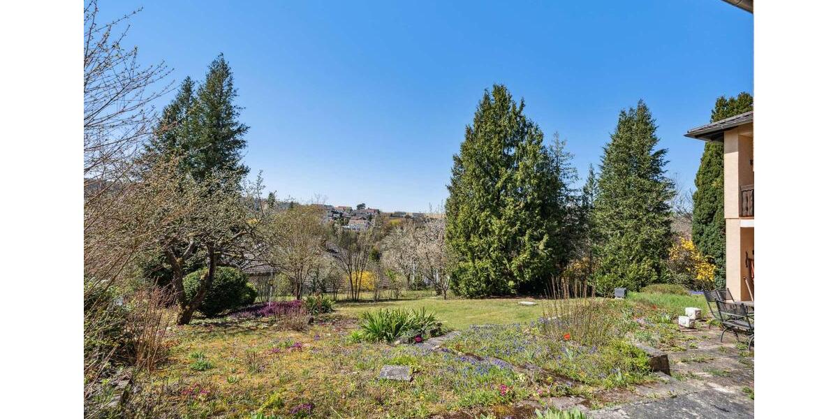 Einfamilienhaus Würzburg Dürrbachau - 8 Zimmer, 208 m&sup2;, 2.700&euro; | Angebot:26185050