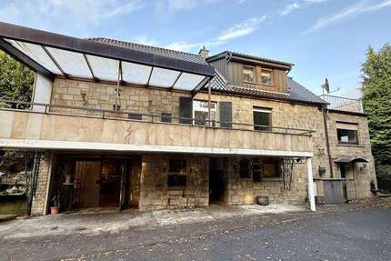 Einzigartige Möglichkeit Sandsteinhaus mit großem Grundstück 7 zimmer