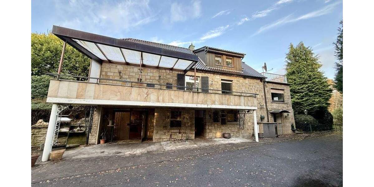 Einzigartige Möglichkeit Sandsteinhaus mit großem Grundstück 7 zimmer