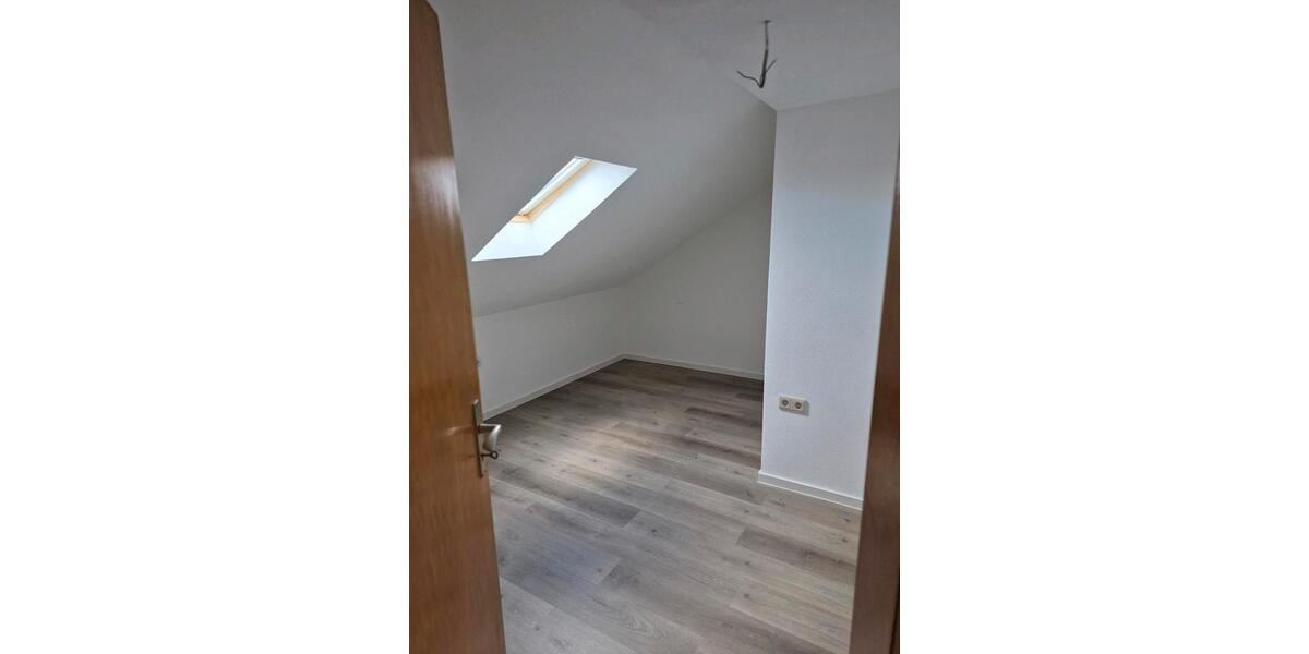 Dachgeschoßwohnung Lahntal - 3 Zimmer, 68 m&sup2;, 750&euro; | Angebot:26164195
