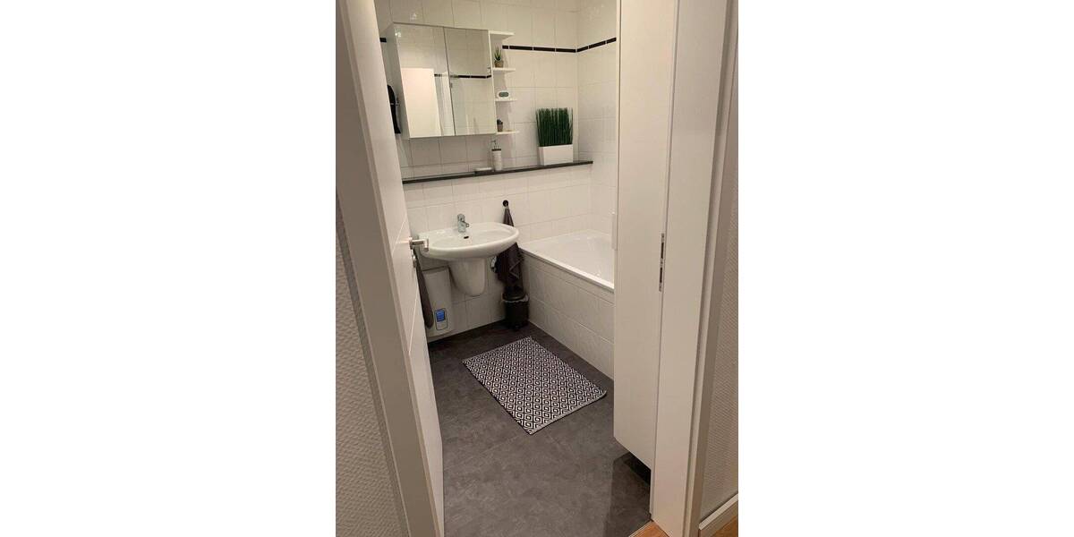 Etagenwohnung Düsseldorf Düsseltal - 3 Zimmer, 100 m&sup2;, 1.800&euro; | Angebot:26805160