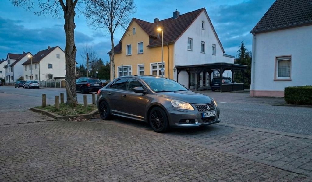 Suzuki Kizashi 98.218 km 9.900 &euro; Kirkel 66459