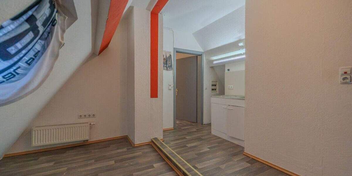 Altstadthaus mit bis zu 3 Wohneinheiten und Ladenfläche - jetzt bei realunis 9 zimmer