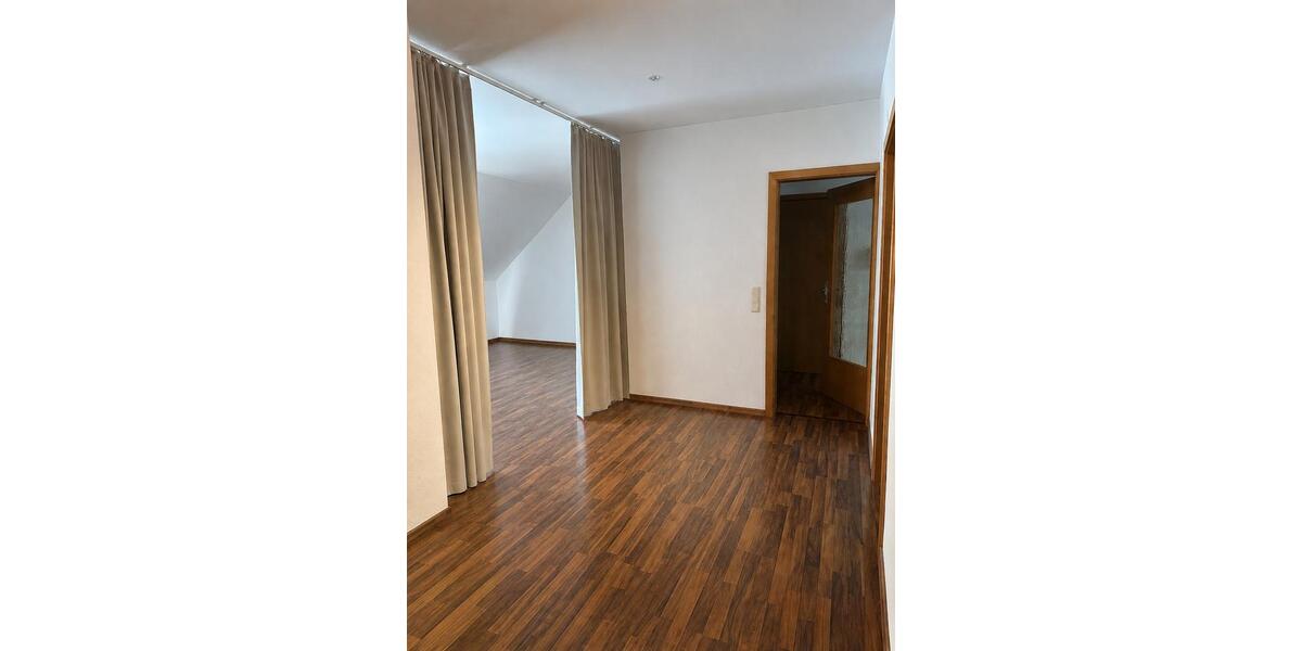 Dachgeschoßwohnung Wilsdruff - 3 Zimmer, 77 m&sup2;, 690&euro; | Angebot:26691500