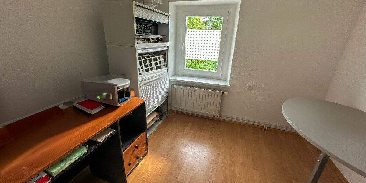 Vielseitige Gewerbeimmobilie in zentrale Lage von Zwickau: 210 m² Büro- Lager- Werkstattfläche 7 zimmer