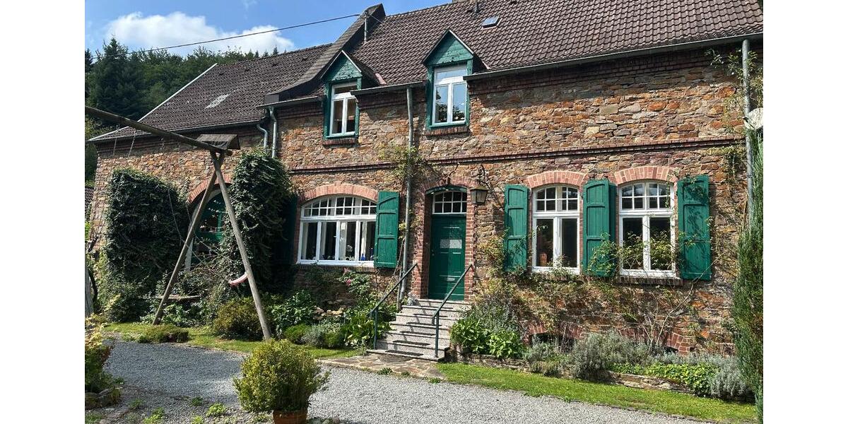 Einfamilienhaus Hellenthal - 9 Zimmer, 220 m&sup2;, 629.000&euro; | Angebot:27009180
