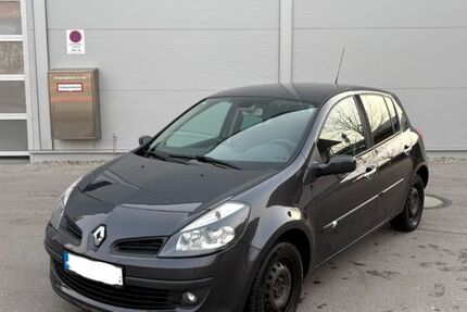 Renault Clio 148.000 km 2.900 &euro; München 85716