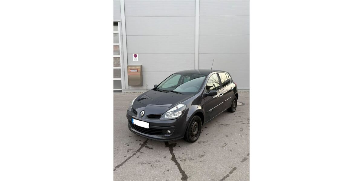 Renault Clio 148.000 km 3.200 &euro; München 85716