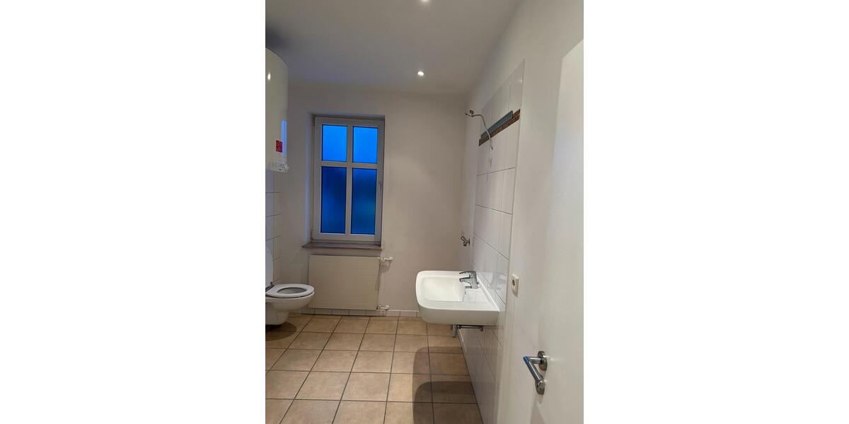 Etagenwohnung Neuhaus am Rennweg - 3 Zimmer, 116 m&sup2;, 875&euro; | Angebot:24641557