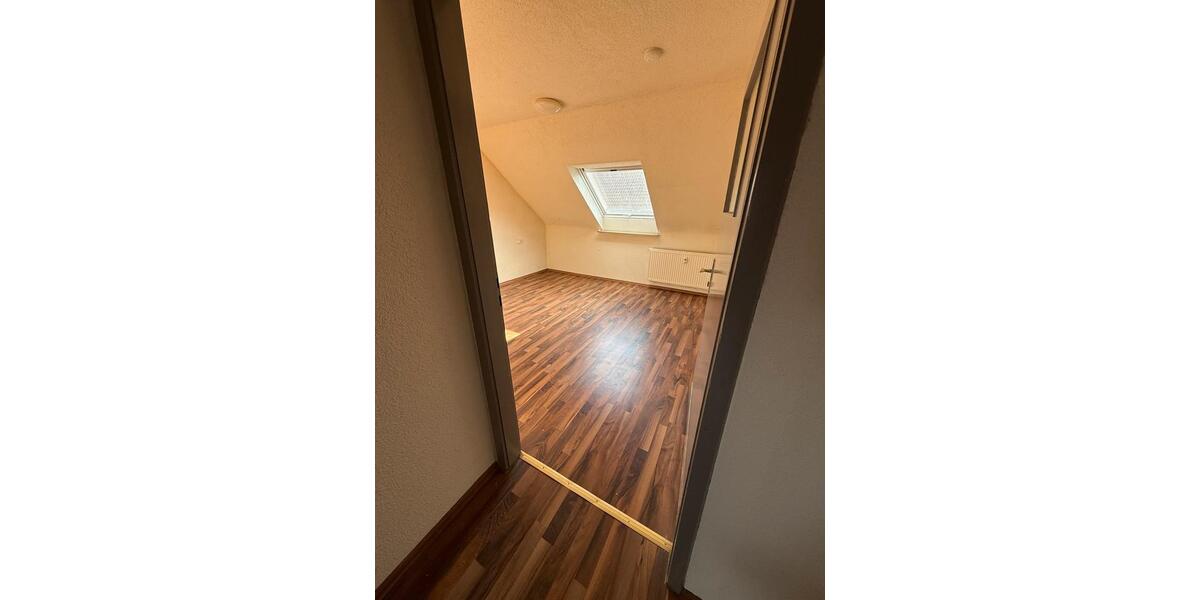 Dachgeschoßwohnung Ofterdingen - 5 Zimmer, 95 m&sup2;, 950&euro; | Angebot:26637754