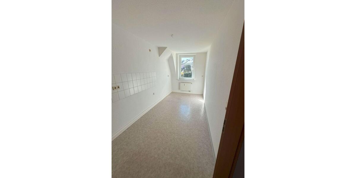 Dachgeschoßwohnung Oelsnitz (Vogtland) - 3 Zimmer, 83 m&sup2;, 280&euro; | Angebot:26698388