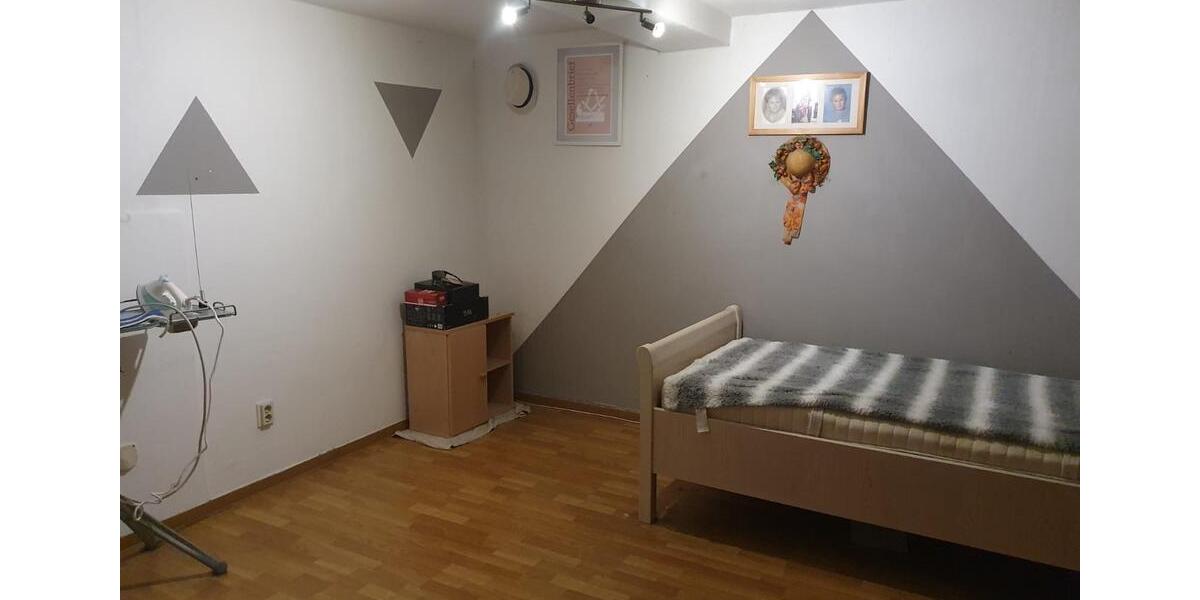 Einfamilienhaus Frielendorf - 5 Zimmer, 146 m&sup2;, 79.900&euro; | Angebot:26857805