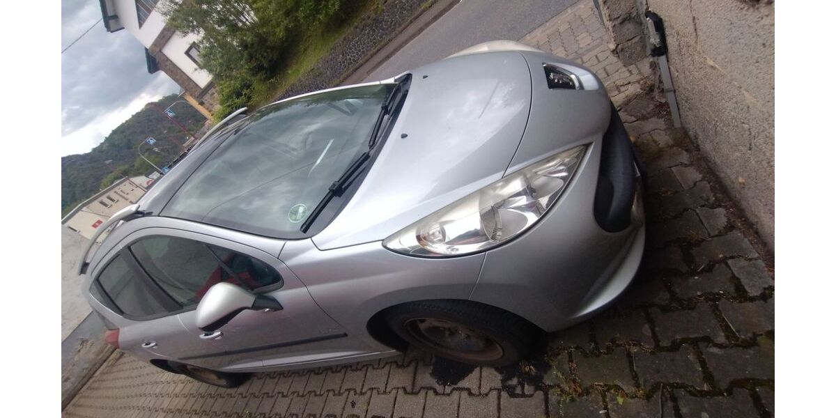 Peugeot 207 240.000 km 800 &euro; Brohl-Lützing 56656