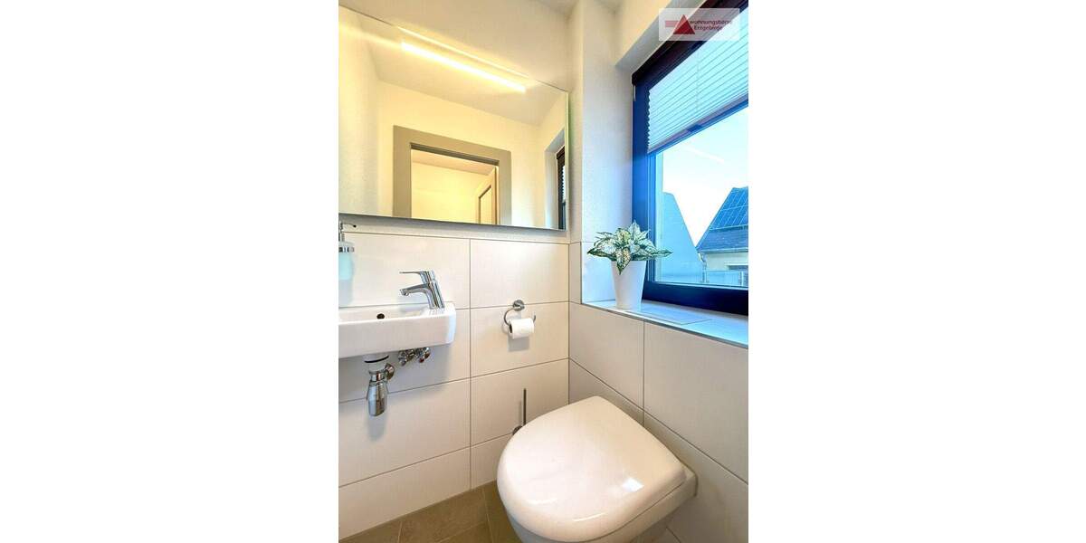 Erstbezug nach Ausbau: Stilvolle, möblierte Doppelhaushälfte mit Kamin, Garten & Carport in Chemnitz 4 zimmer