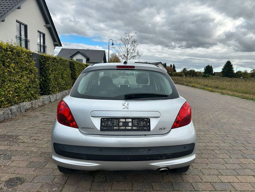 Peugeot 207 125.000 km 2.199 € Eschhofen 65552
