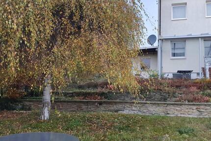 Teilmöbliertes Haus (DHH) mit Garten und Garage zur Miete 5 zimmer