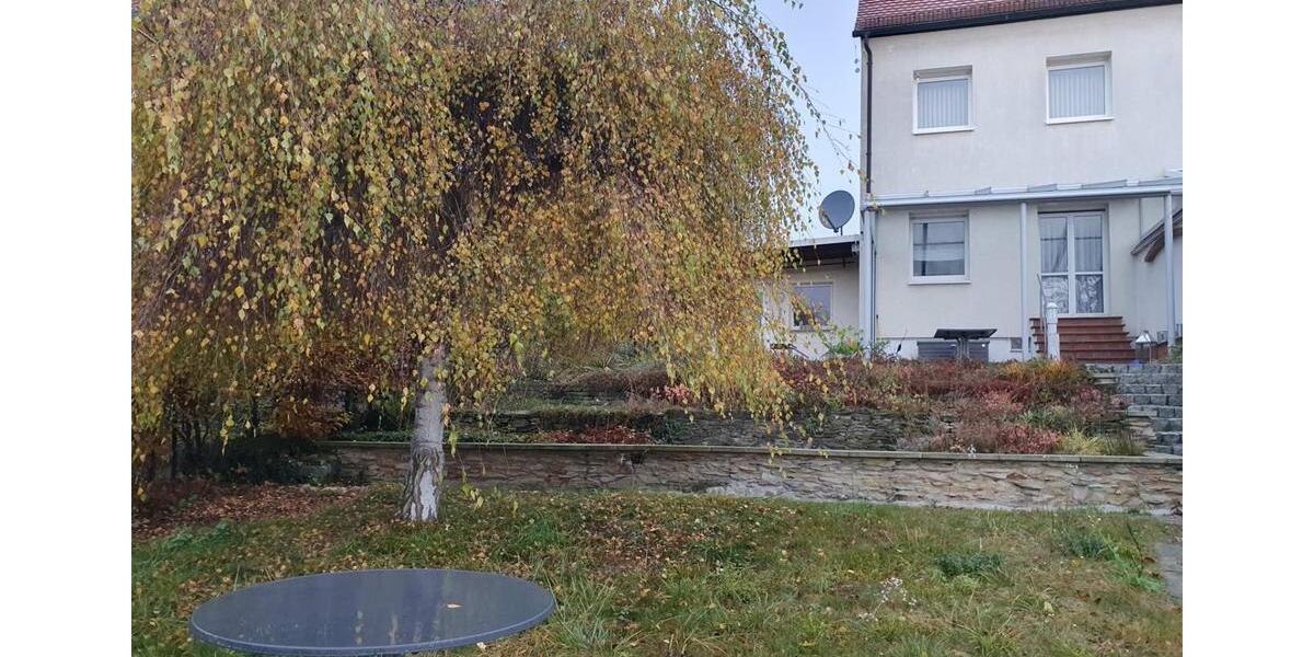 Teilmöbliertes Haus (DHH) mit Garten und Garage zur Miete 5 zimmer