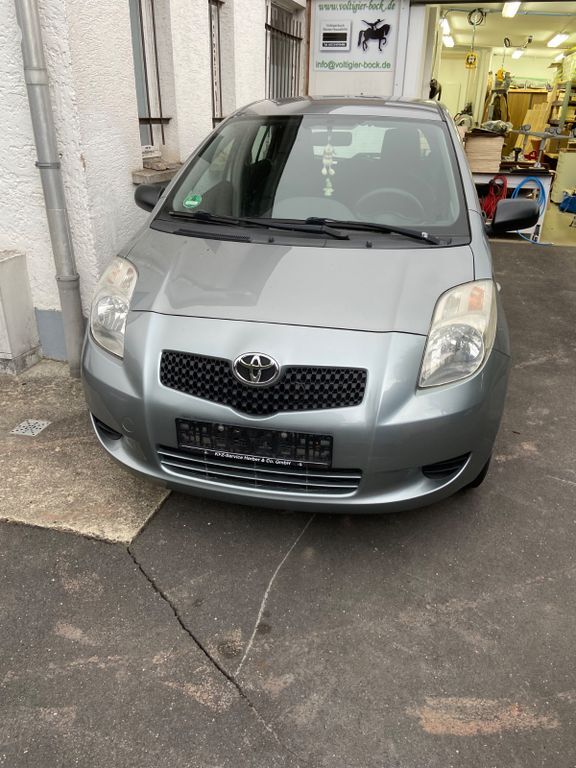 Toyota Yaris 112.000 km 3.000 € Schalkau 96528