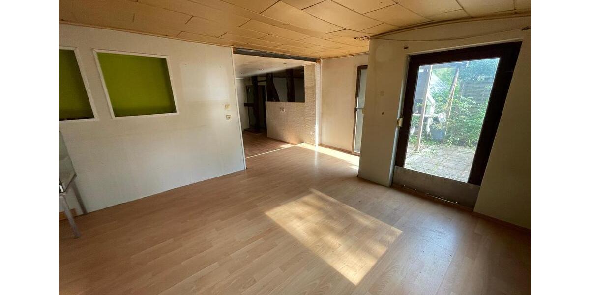 Doppelhaushälfte Warburg - 4 Zimmer, 200 m&sup2;, 98.000&euro; | Angebot:24252876