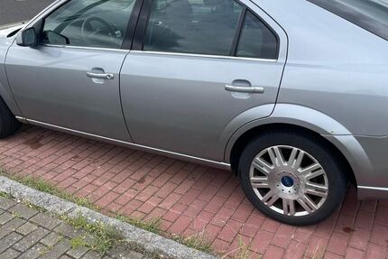 Ford Mondeo 171.040 km 1.750 &euro; Weiden 92637