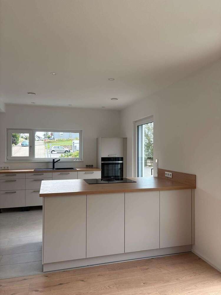 Haus zum Mieten in Oedheim 2.300 € 155 m²
