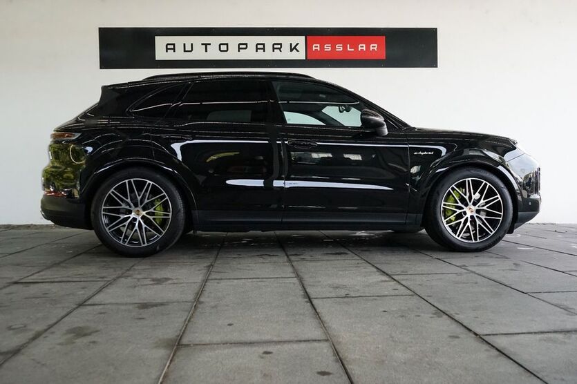 Porsche Cayenne 29.800 km 97.880 € Asslar 35614