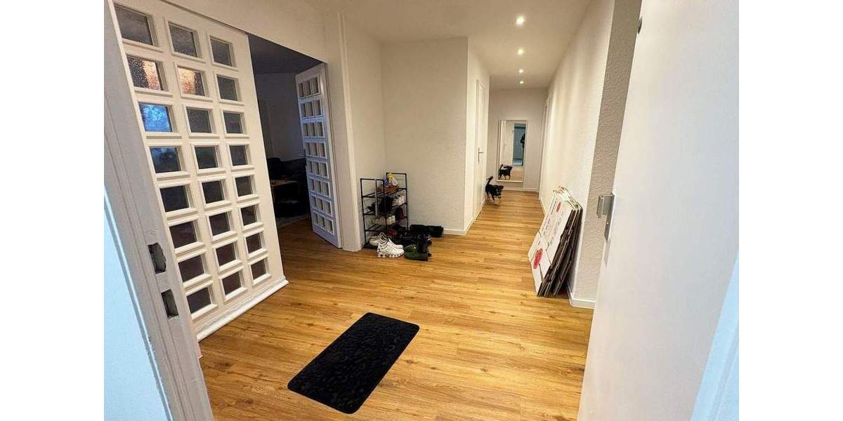 Nur noch einziehen! Modernisierte 4-Zimmer mit 2 Balkonen, neues Bad mit Wanne, Gäste-Bad mit Dusche 4 zimmer