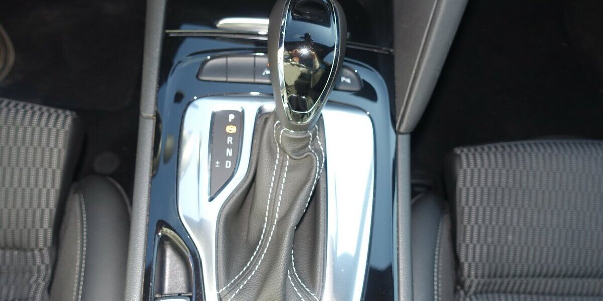 Opel Insignia Elegance Navi PDC Kamera Memory LED eGHSD 96.200 km 19.950 &euro; Neumarkt/OPf 92318