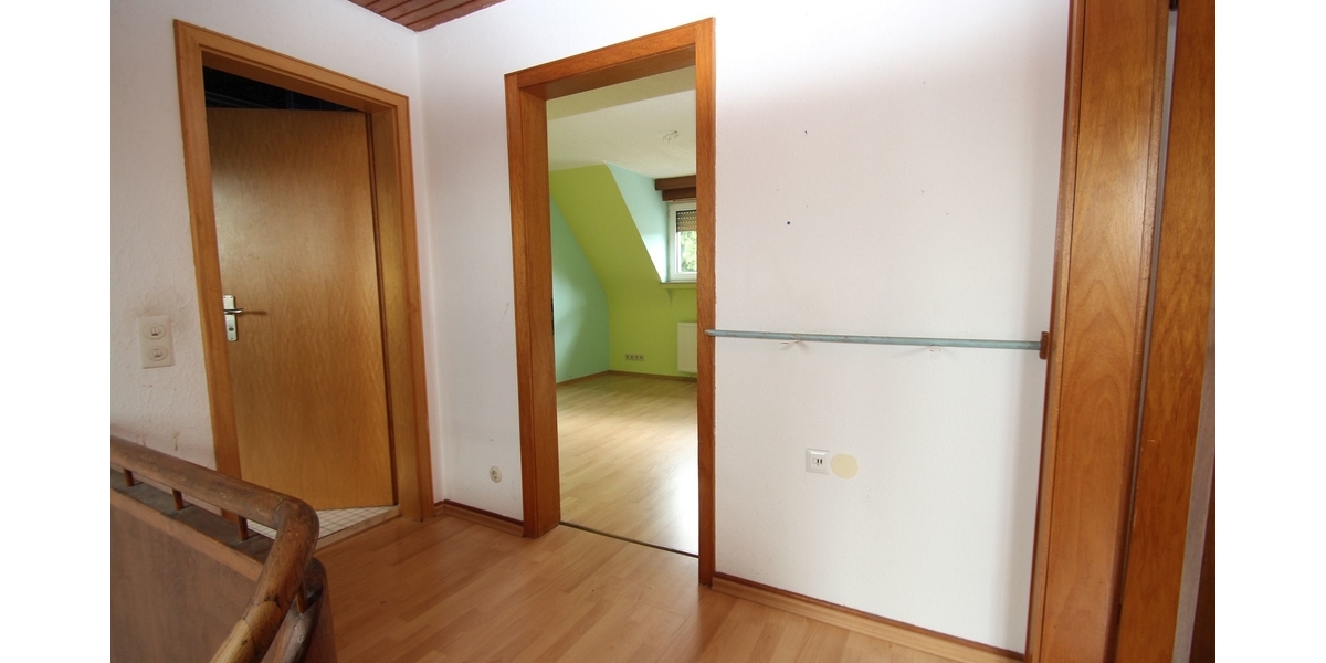 Stilvoll wohnen auf zwei Etagen – Maisonette-Wohnung mit 6 Zimmern, 2 Balkonen und Wintergarten in Hürth-Gleuel! 6 zimmer