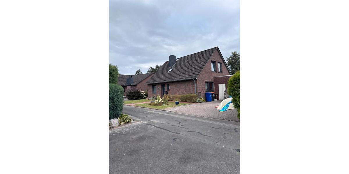 Einfamilienhaus Friedeburg - 6 Zimmer, 120 m&sup2;, 250.000&euro; | Angebot:27072401