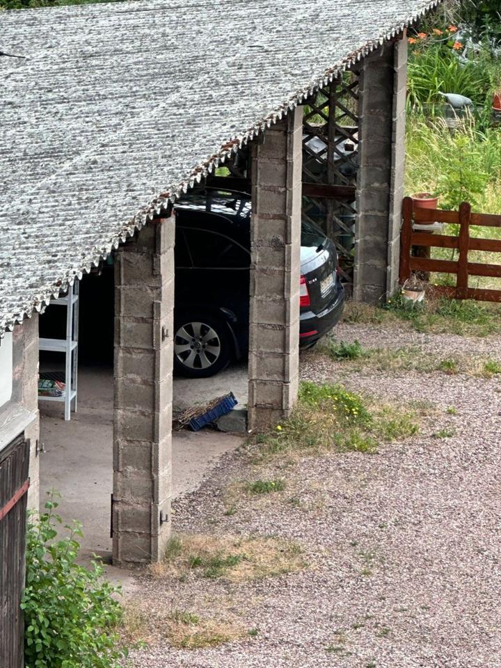 zentrumsnahe 3,5 Zimmer Wohnung mit Einbauküche, Blick über Friedrichroda, Stellplatz, Gartenanteil und Keller