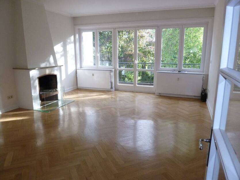 Bestlage Harvestehude Single-Wohnung gr. 2 Zi. Kamin, Parkett, gr. Südbalkon, teilmöbl.