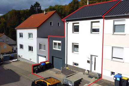 Saniertes Reihenmittelhaus in ruhiger Lage von SB-Altenkessel 5 zimmer