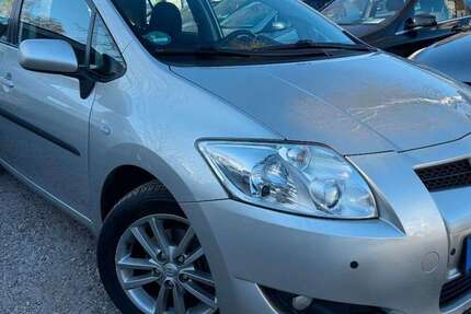 Toyota Auris 70.327 km 5.990 &euro; Berlin 13089