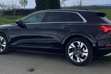 Audi e-tron 49.000 km 26.489 € Deckenpfronn 75392