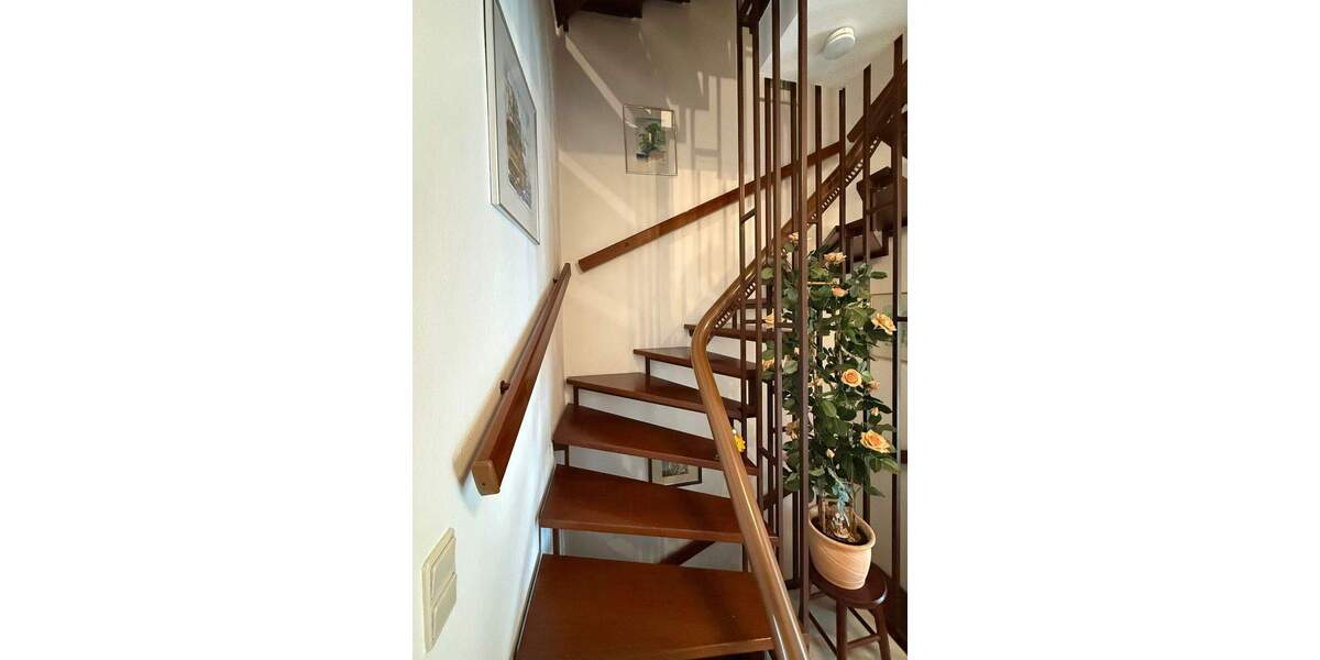 Großzügiges Reihenendhaus mit Dachstudio, schön angelegtem Außenbereich und optimaler Raumaufteilung 5 zimmer