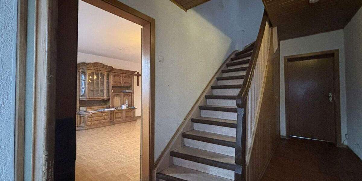 Einfamilienhaus mit Scheune und großem Hof - viel Potenzial in Kirchhain-Emsdorf 7 zimmer