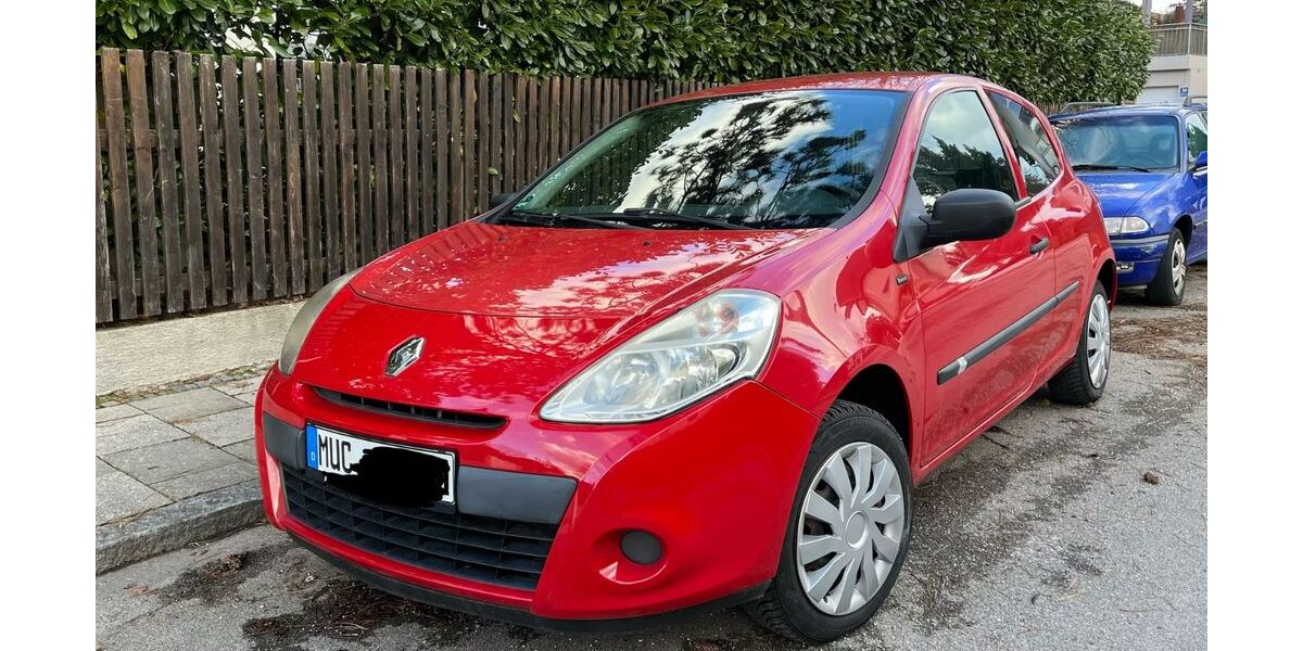 Renault Clio 105.000 km 2.700 &euro; München 81247