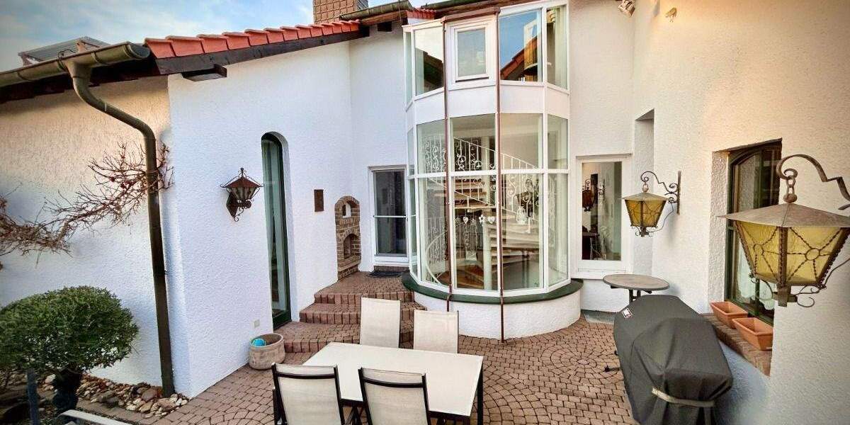 schönes, ruhiges und zentral gelegenes Einfamilienhaus mit zwei Garagen zu verkaufen 1 zimmer