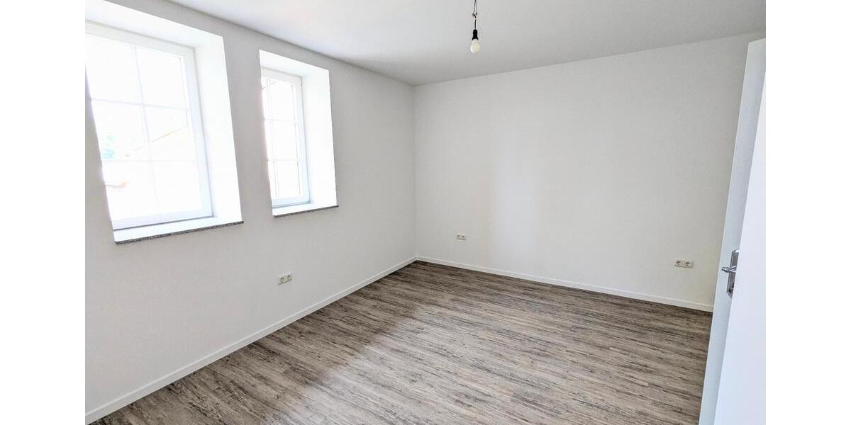 Etagenwohnung Neuental - 4 Zimmer, 100 m&sup2;, 990&euro; | Angebot:26305409