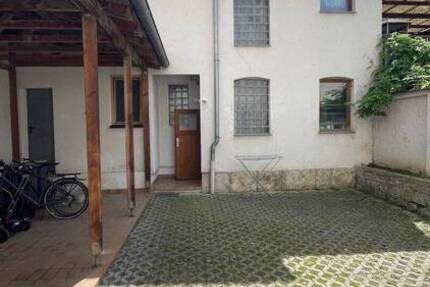 Gebäudeensemble unweit des neuen Campus 1 zimmer