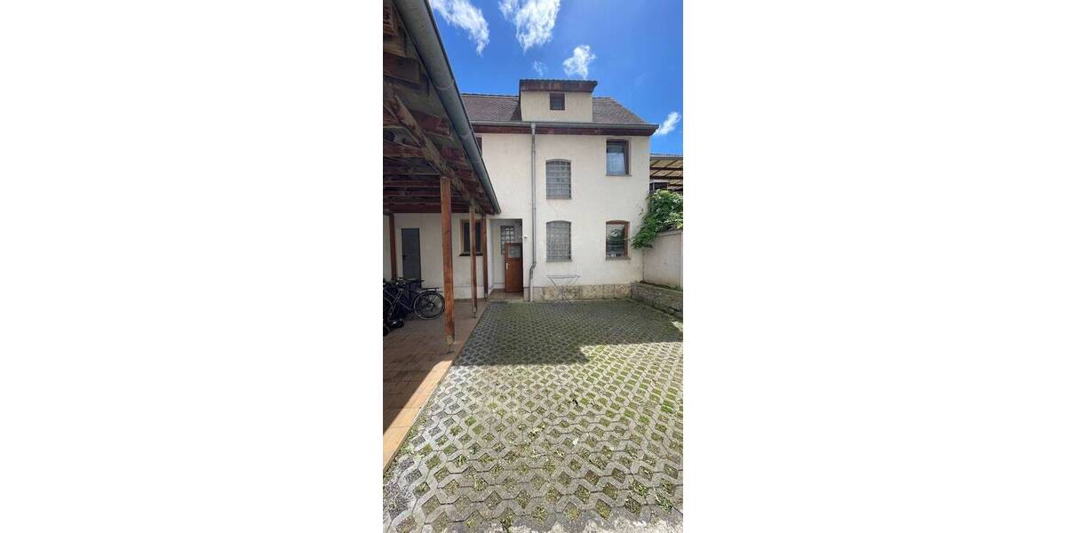 Gebäudeensemble unweit des neuen Campus 1 zimmer