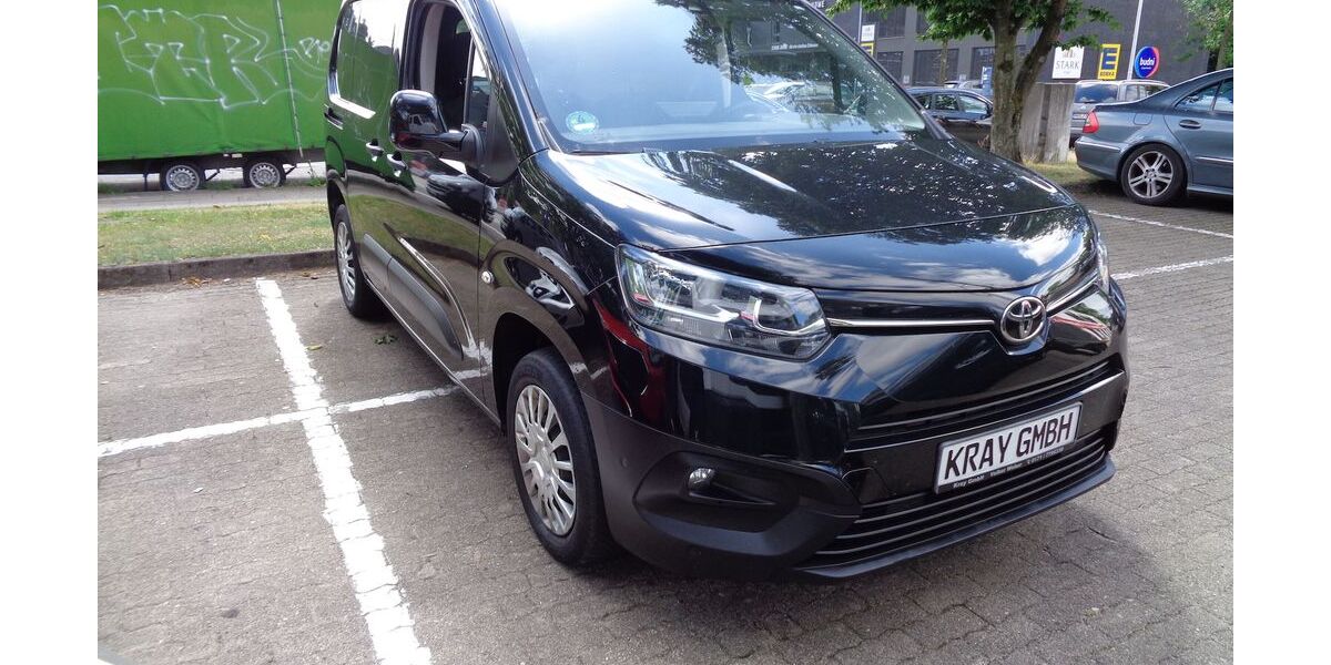 Toyota Proace City 67.210 km 10.990 &euro; Hamburg 22399