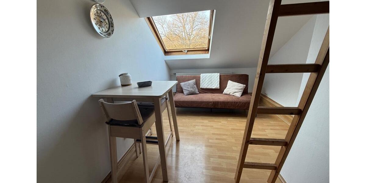 Dachgeschoßwohnung Marburg - 1 Zimmer, 15 m&sup2;, 285&euro; | Angebot:25303976