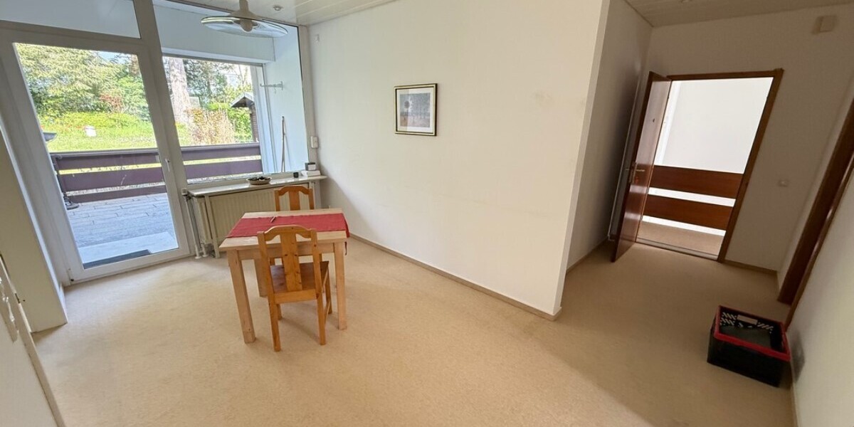 Schwalbach: Ruhig wohnen am Grüngürtel – Bungalow mit großem Garten und vielseitigem Raumangebot - Einfamilienhaus Schwalbach | Angebot:26534677