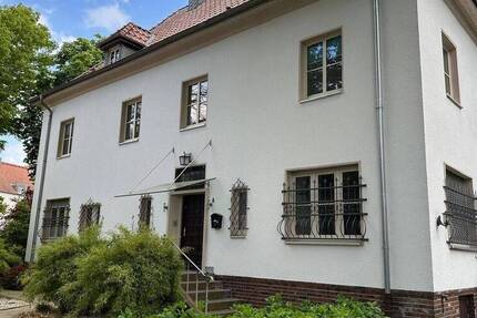 Schicke Kaffeemühle in Best-Lage, mit „gewachsenem“ Gartenbestand ....zentrumsnah und ruhig gelegen...