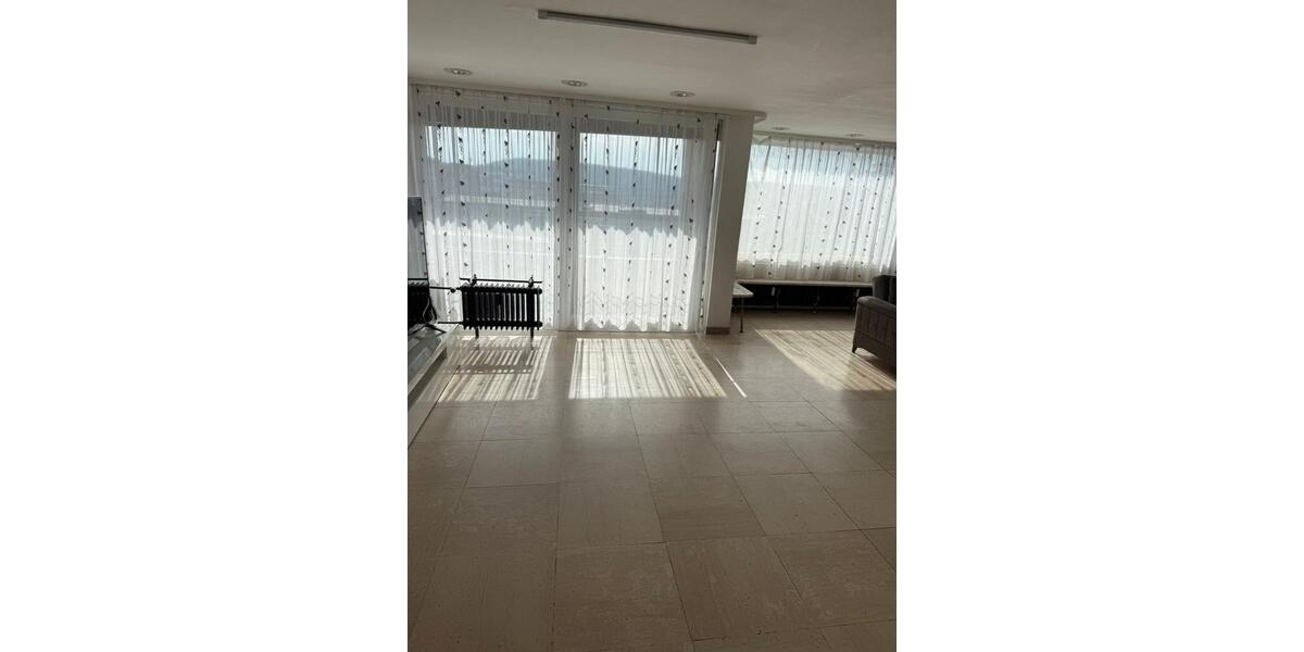 Etagenwohnung Pforzheim Nordstadt - 4 Zimmer, 150 m&sup2;, 1.200&euro; | Angebot:25329963