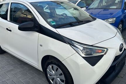 Toyota Aygo (X) 59.901 km 8.490 € FRANKFURT AM MAIN 60488