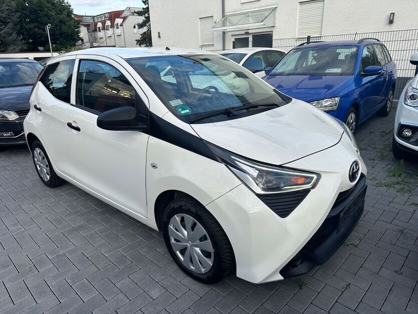 Toyota Aygo (X) 59.901 km 8.490 € FRANKFURT AM MAIN 60488